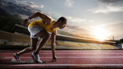 A male athlete in yellow sleeveless top getting ready to start running on the track ©  Getty Image