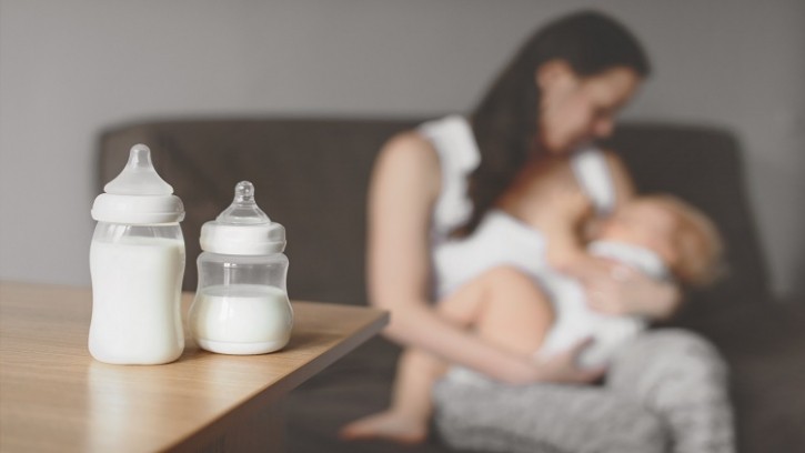 A mother breastfeeding her child. ©Getty Images