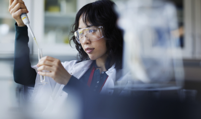 A scientist conducting experiment in the laboratory.  ©Getty Images 